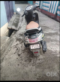 Slver-black Suzuki Swish