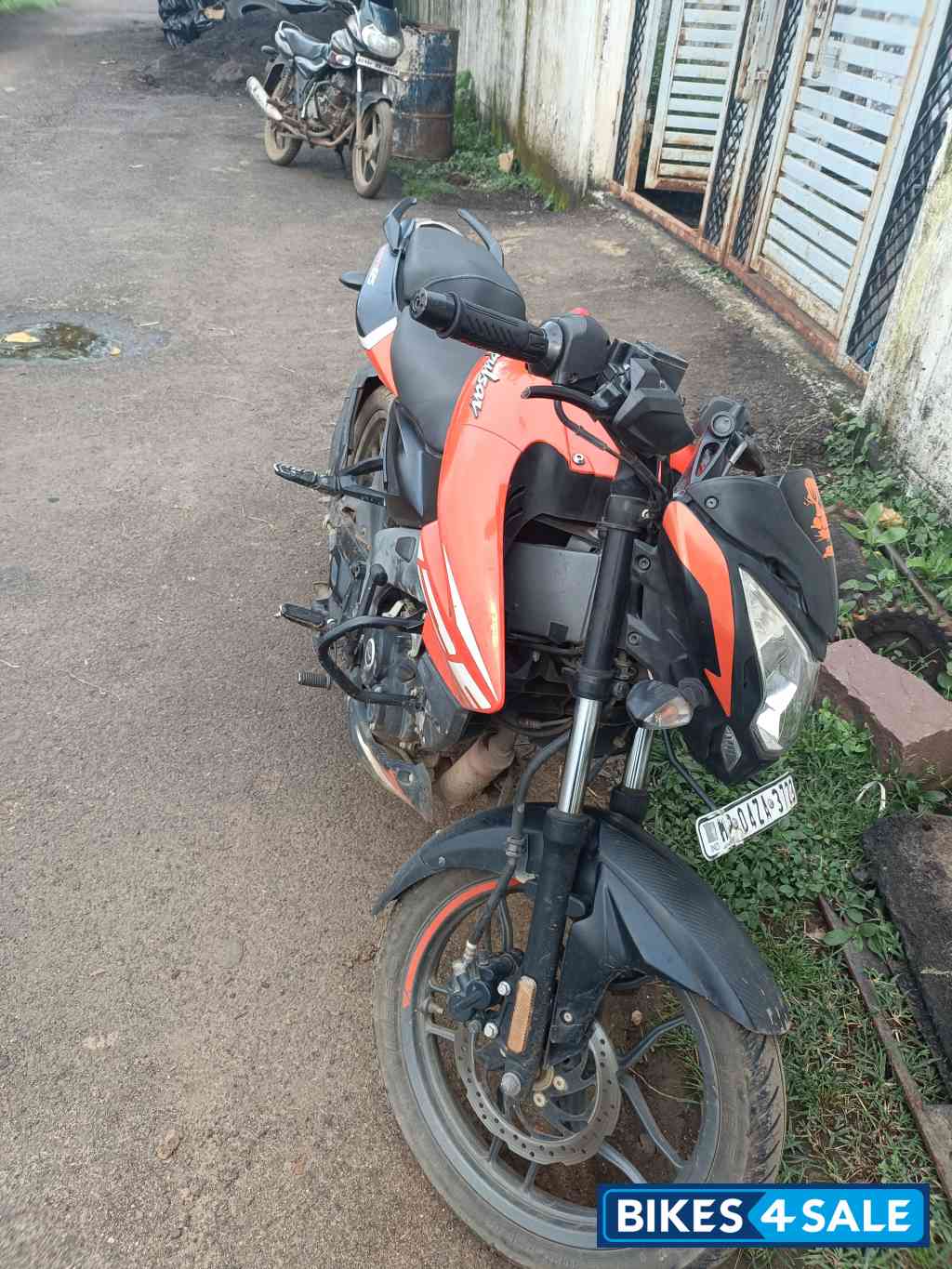 Orange Bajaj Pulsar NS125 2022