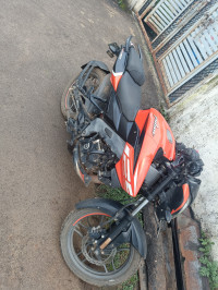 Orange Bajaj Pulsar NS125 2022