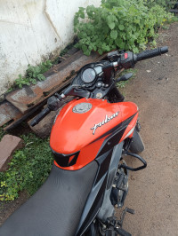 Orange Bajaj Pulsar NS125 2022