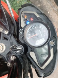 Orange Bajaj Pulsar NS125 2022
