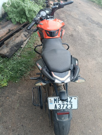 Orange Bajaj Pulsar NS125 2022