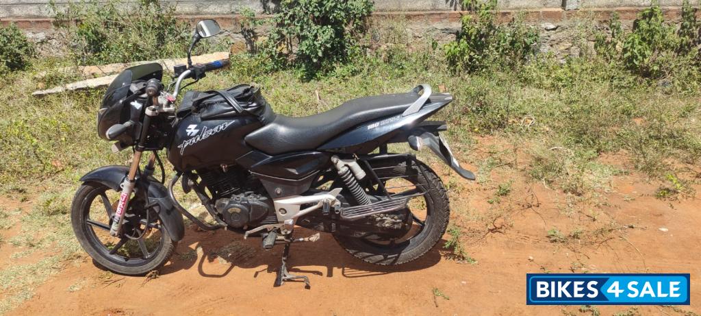 Black Bajaj Pulsar 180