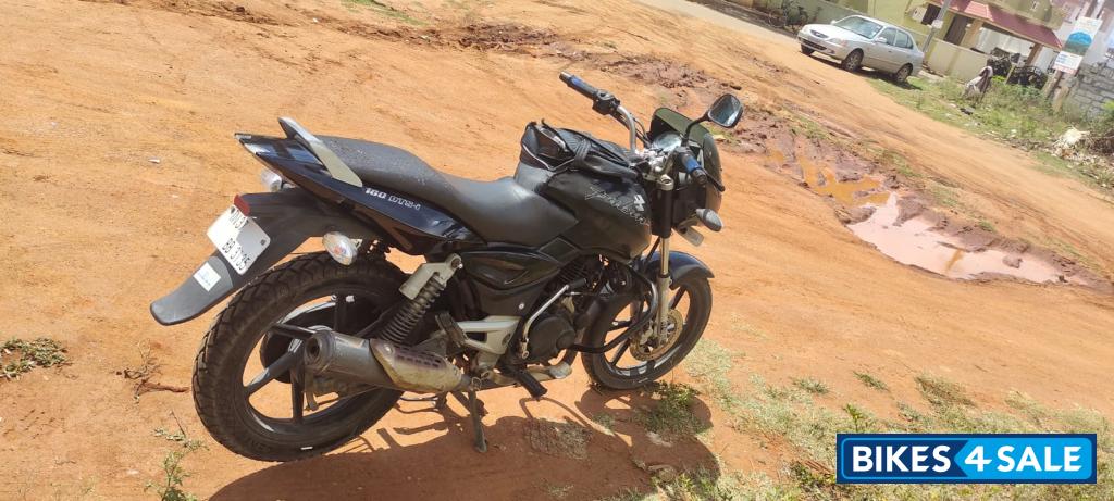 Black Bajaj Pulsar 180
