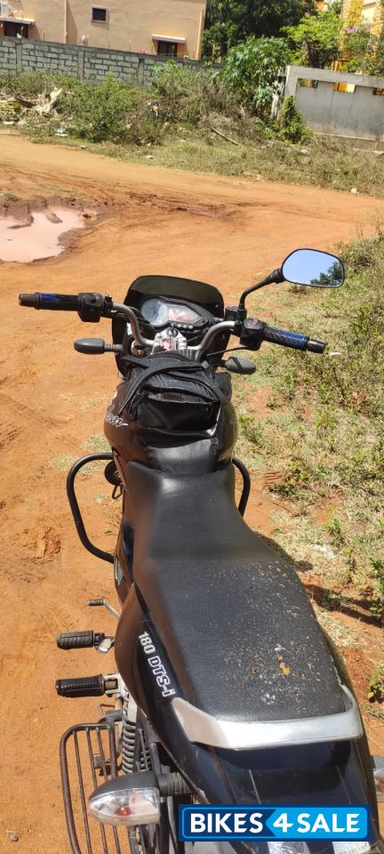 Black Bajaj Pulsar 180