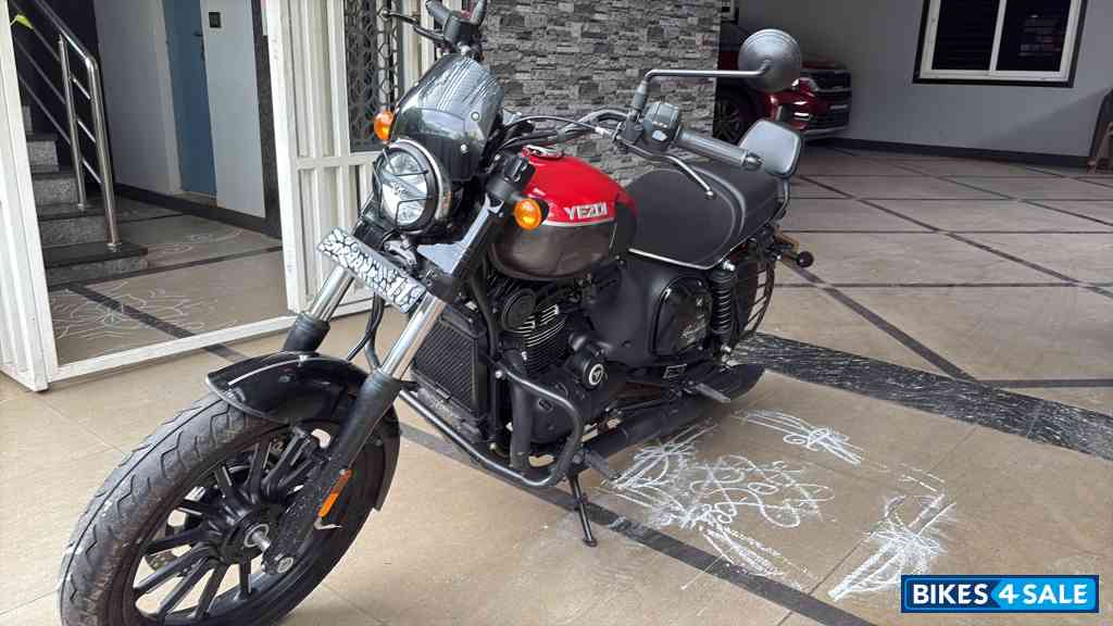 Yezdi Roadster Dual Tone