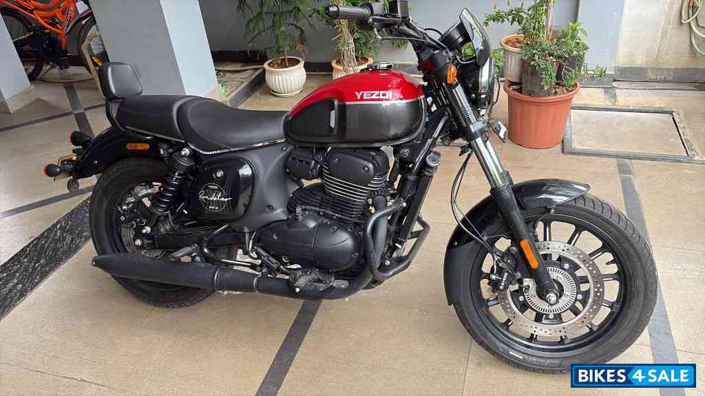 Yezdi Roadster Dual Tone