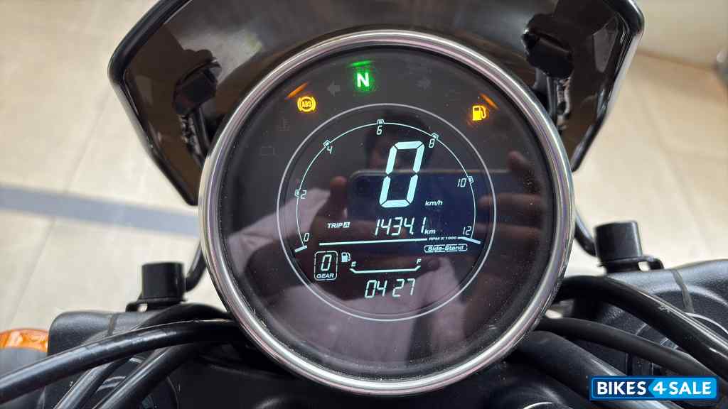 Yezdi Roadster Dual Tone