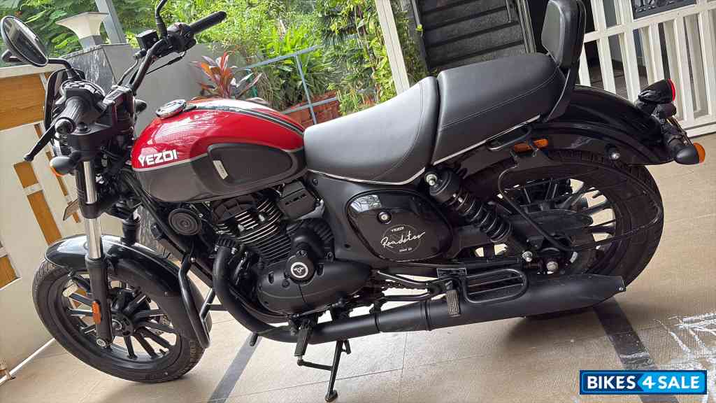 Yezdi Roadster Dual Tone