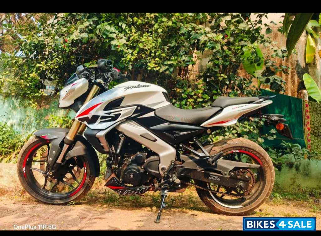 White Bajaj Pulsar NS400Z