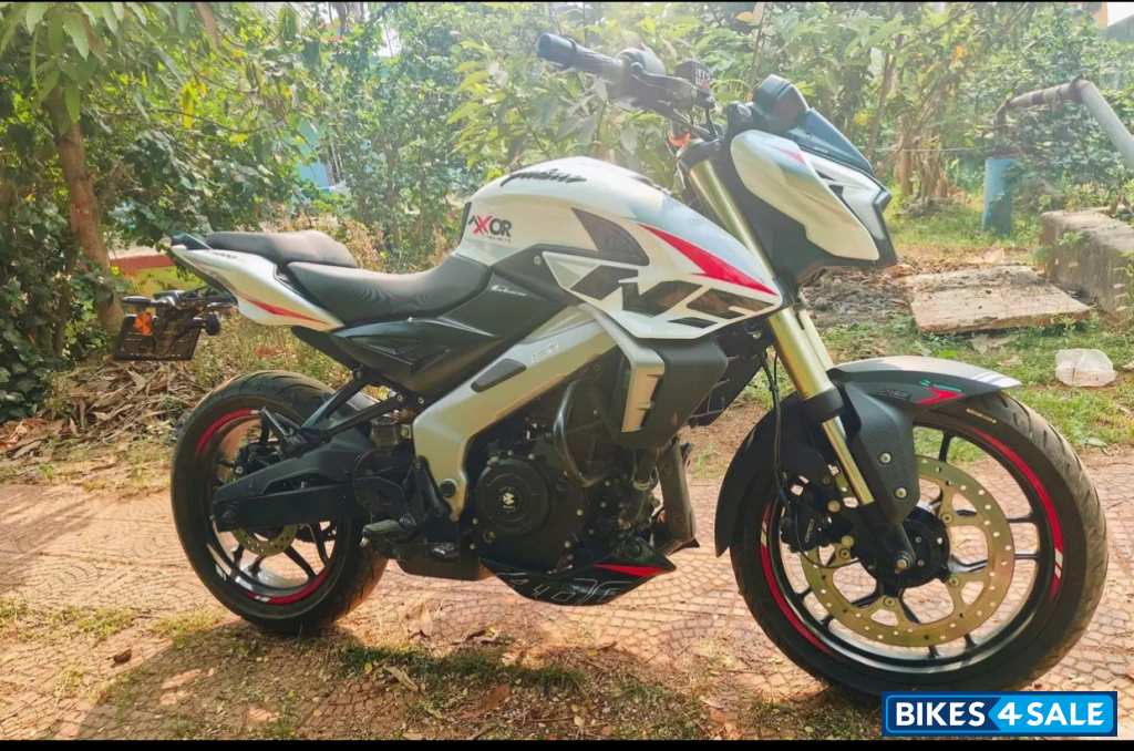 White Bajaj Pulsar NS400Z