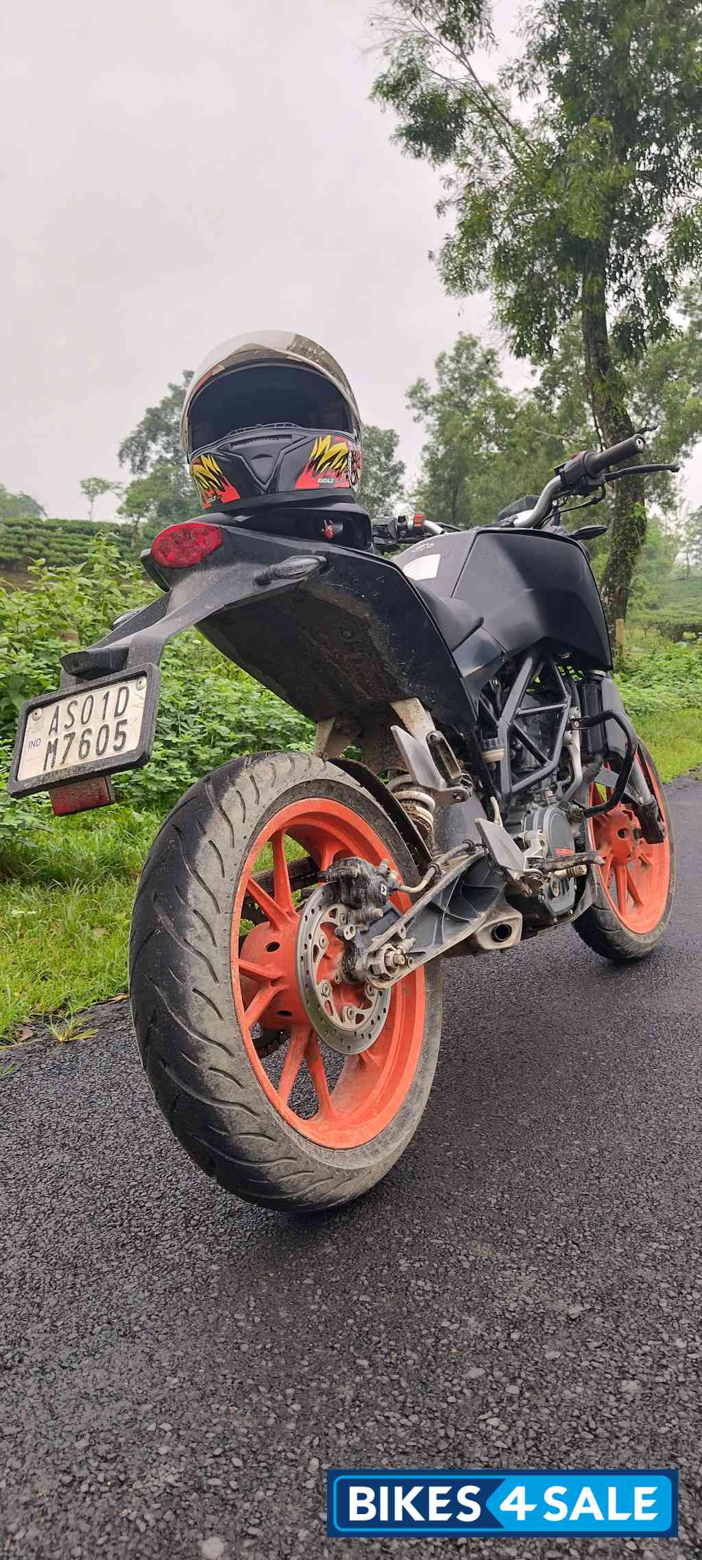 Black KTM Duke 200