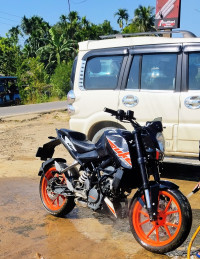 Black KTM Duke 200