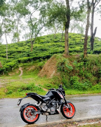 Black KTM Duke 200