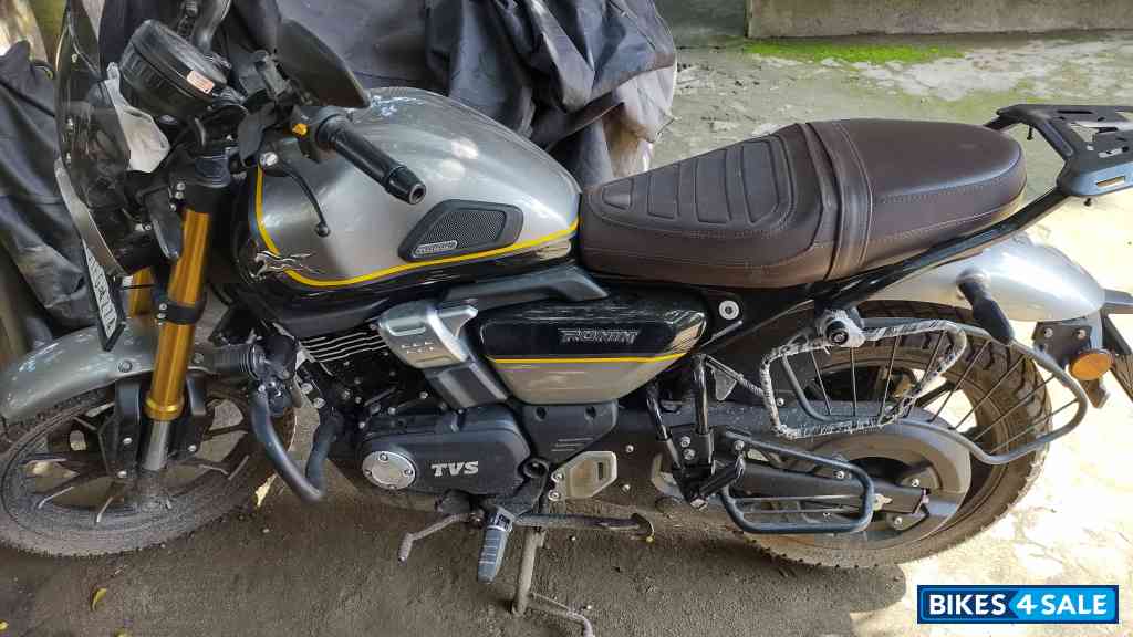 Grey TVS Ronin