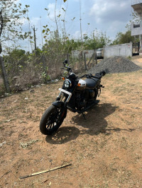 Yezdi Roadster Dual Tone