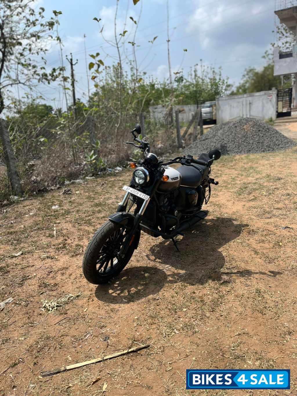 Yezdi Roadster Dual Tone