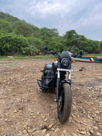 Yezdi Roadster Dual Tone