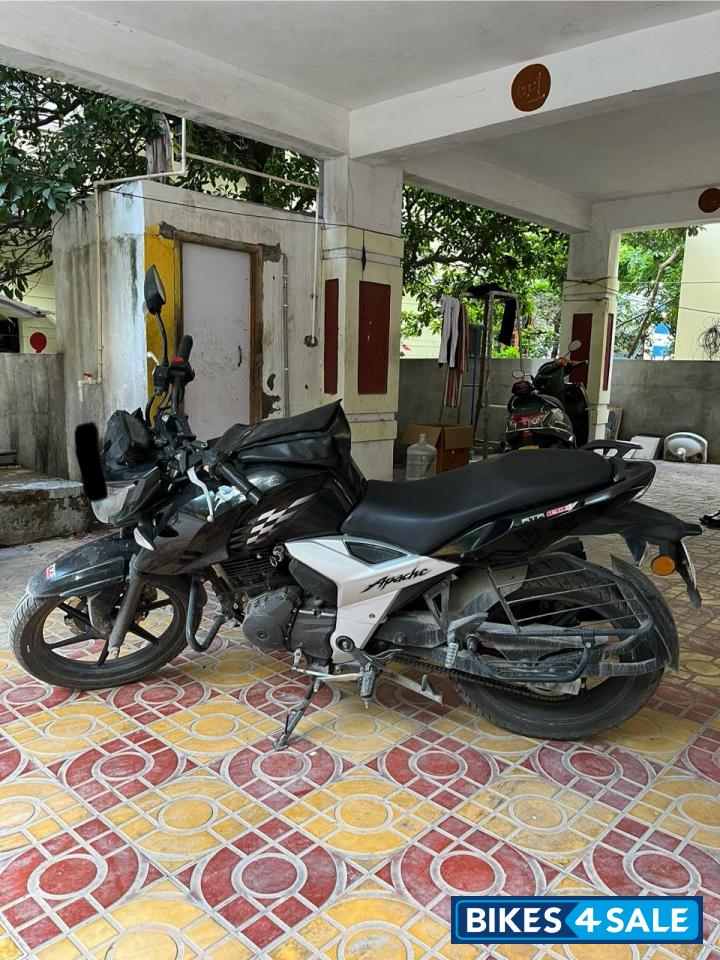 Black TVS Apache RTR 160 4V