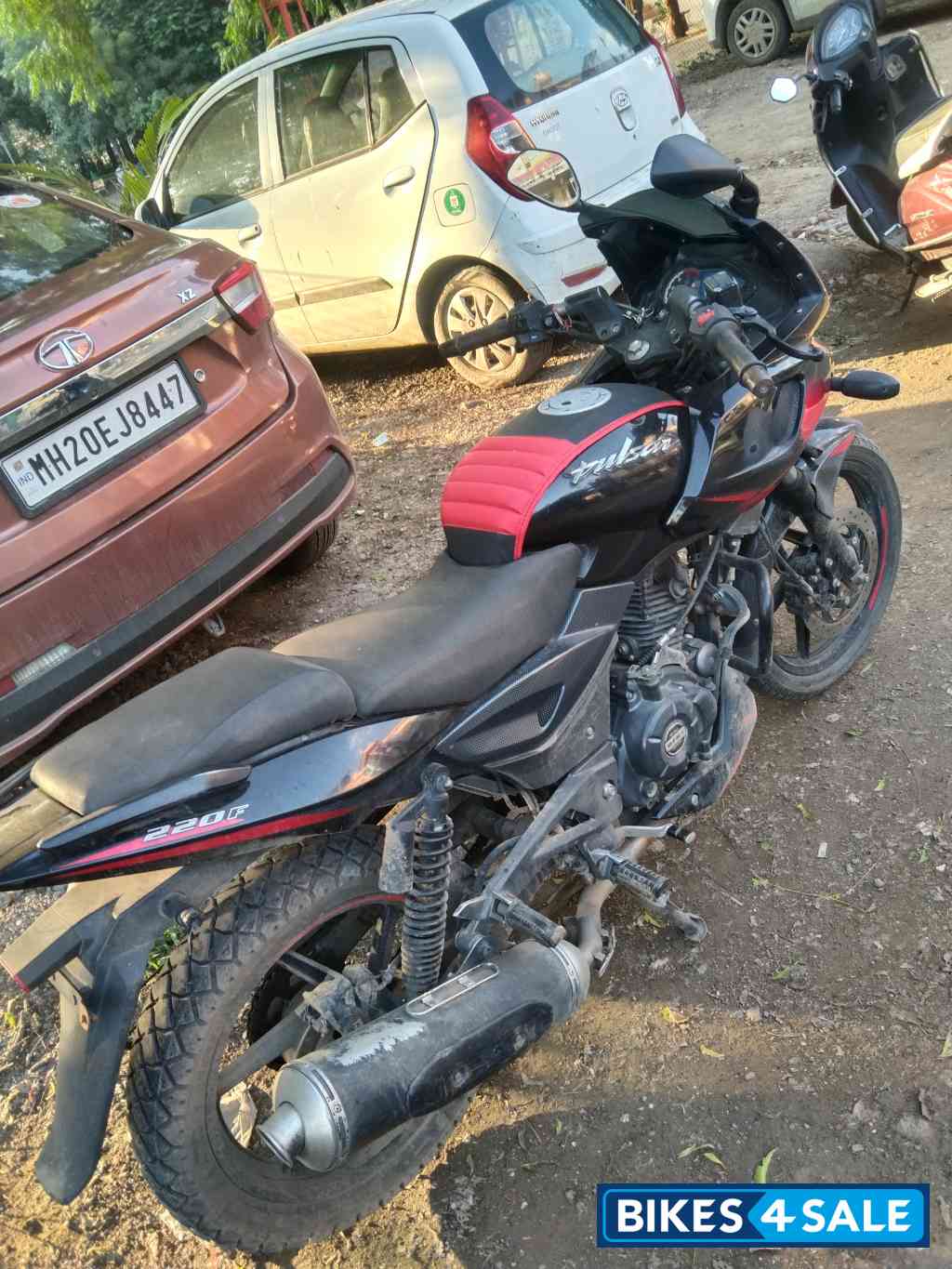 Bajaj Pulsar 220F BS6