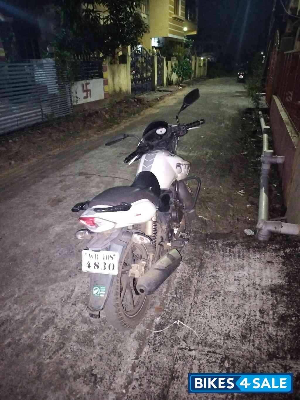 Pearl White TVS Apache RTR 180