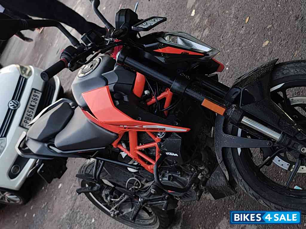 Orange Black KTM Duke 125 2024