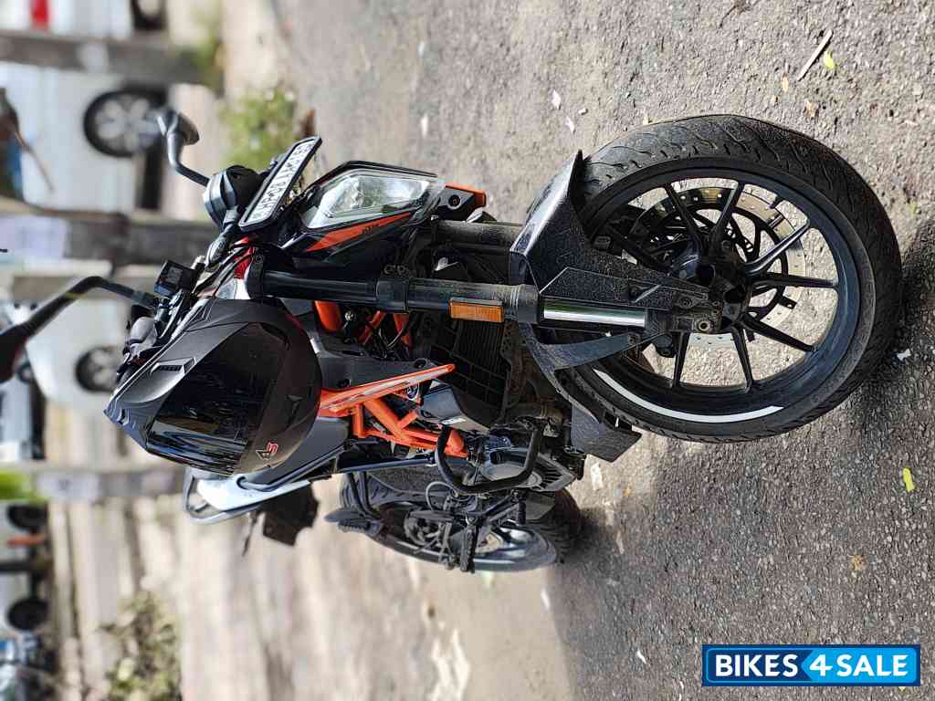 Orange Black KTM Duke 125 2024