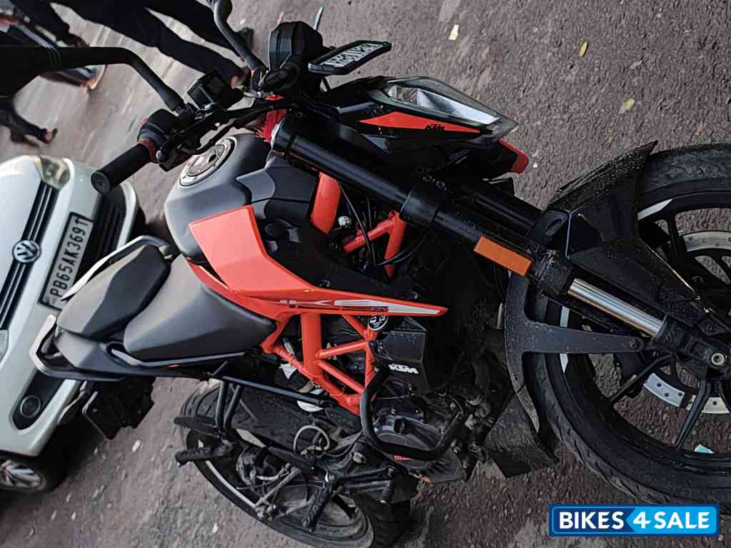Orange Black KTM Duke 125 2024