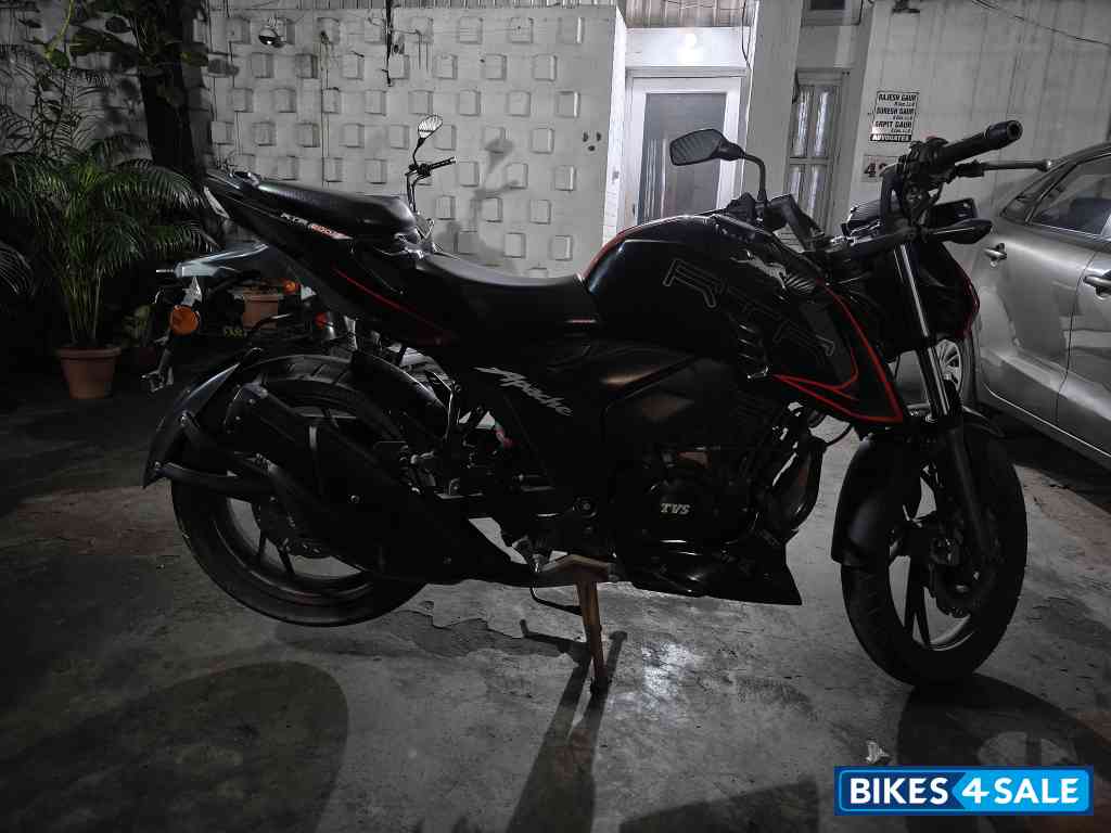 Black Red TVS Apache RTR 200 4V 2022