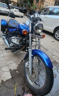 Blue Bajaj Avenger 220 DTS-i