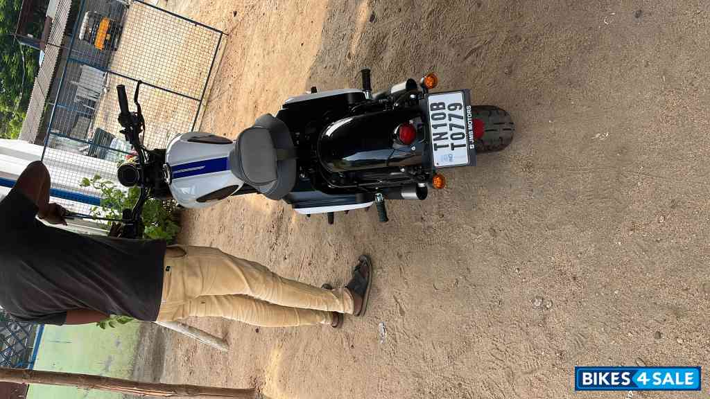 Jawa 42 Bobber Red Sheen