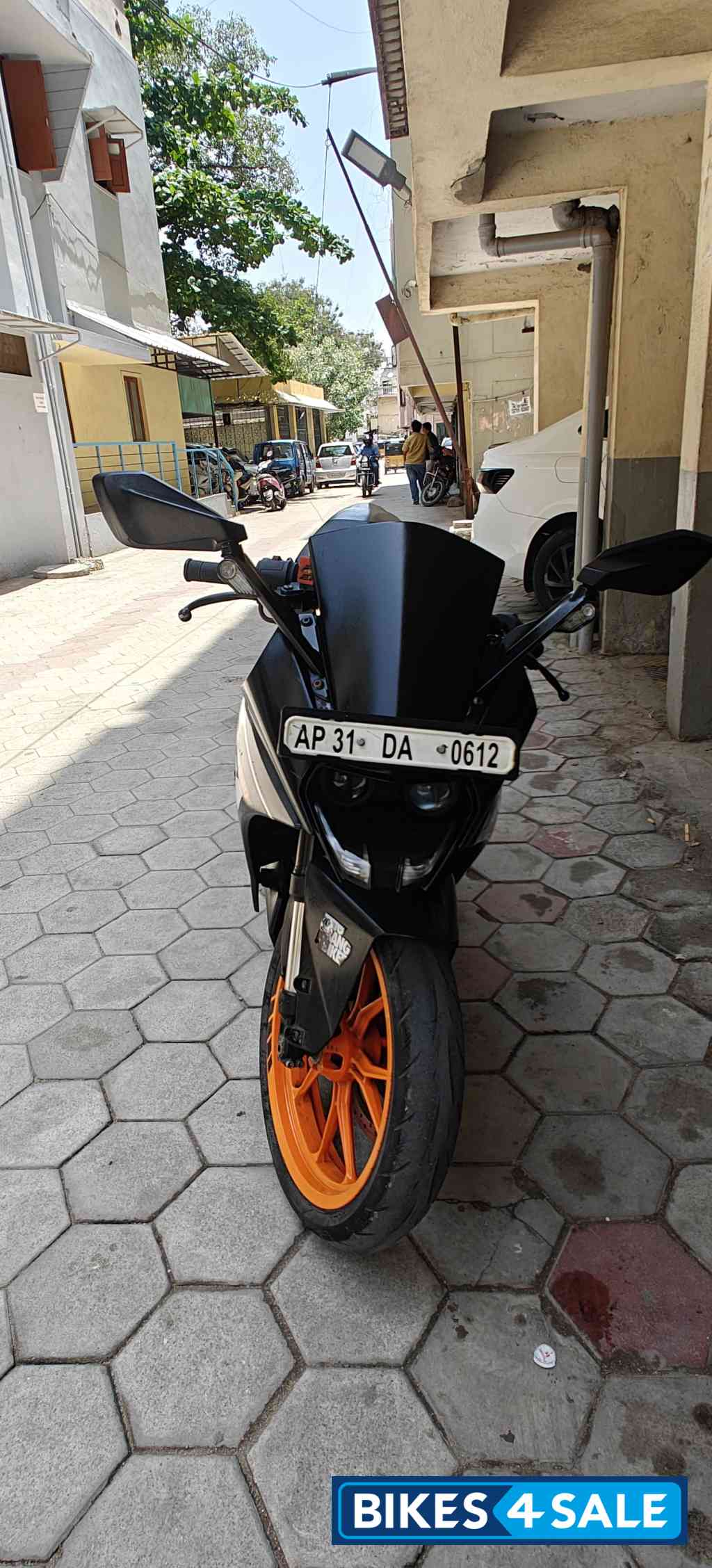Black KTM RC 200