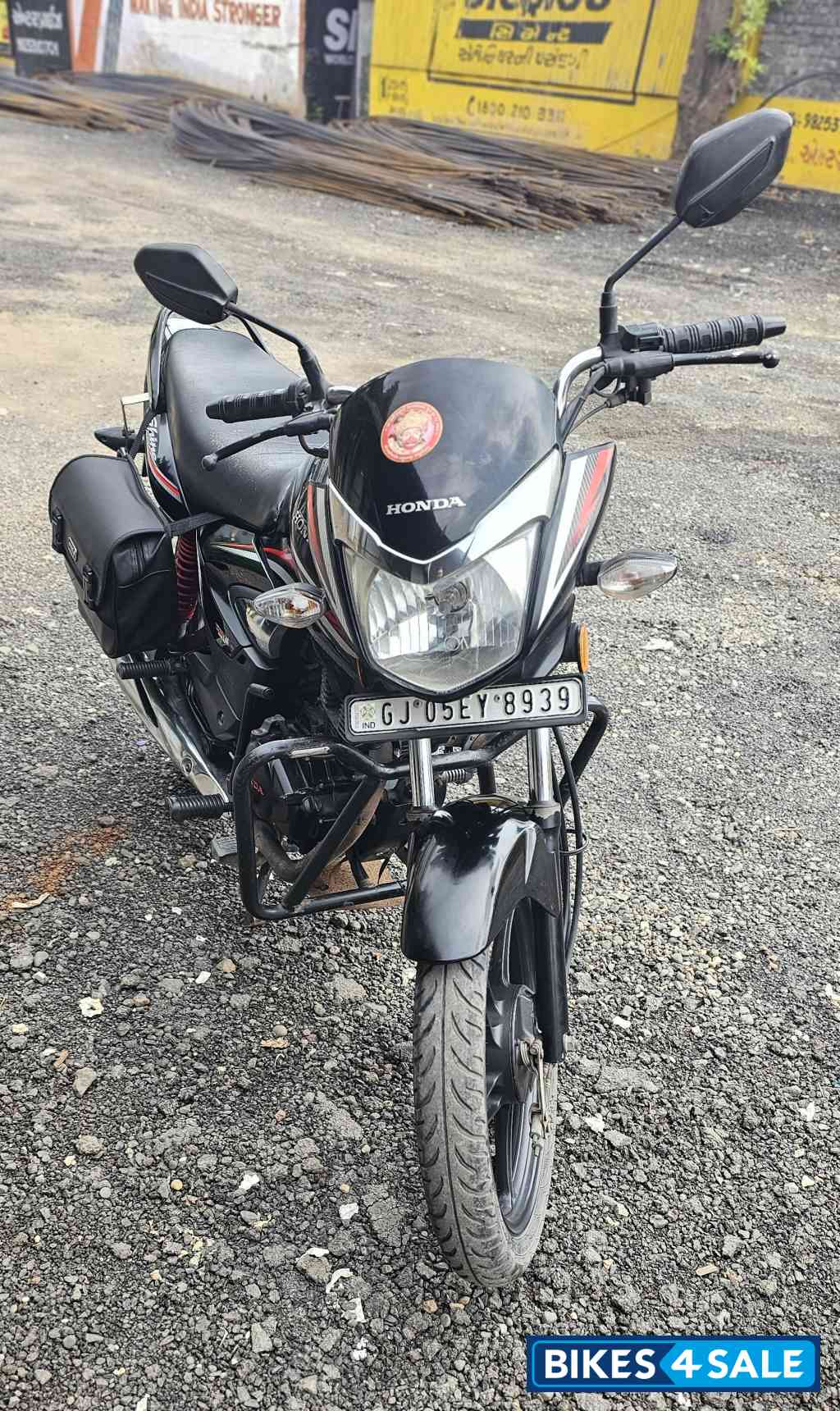 Black Honda Shine 125