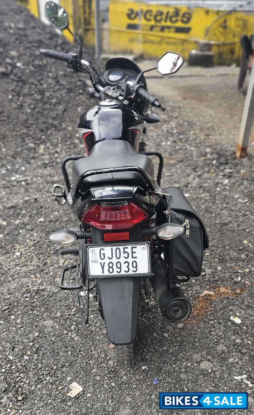 Black Honda Shine 125