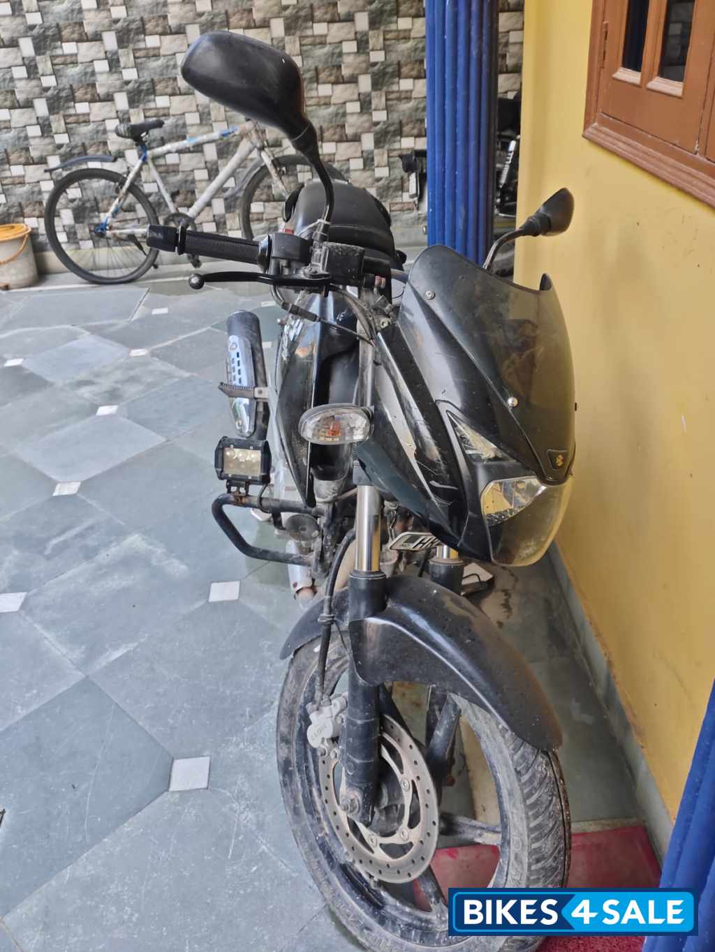 Black Bajaj Pulsar 180