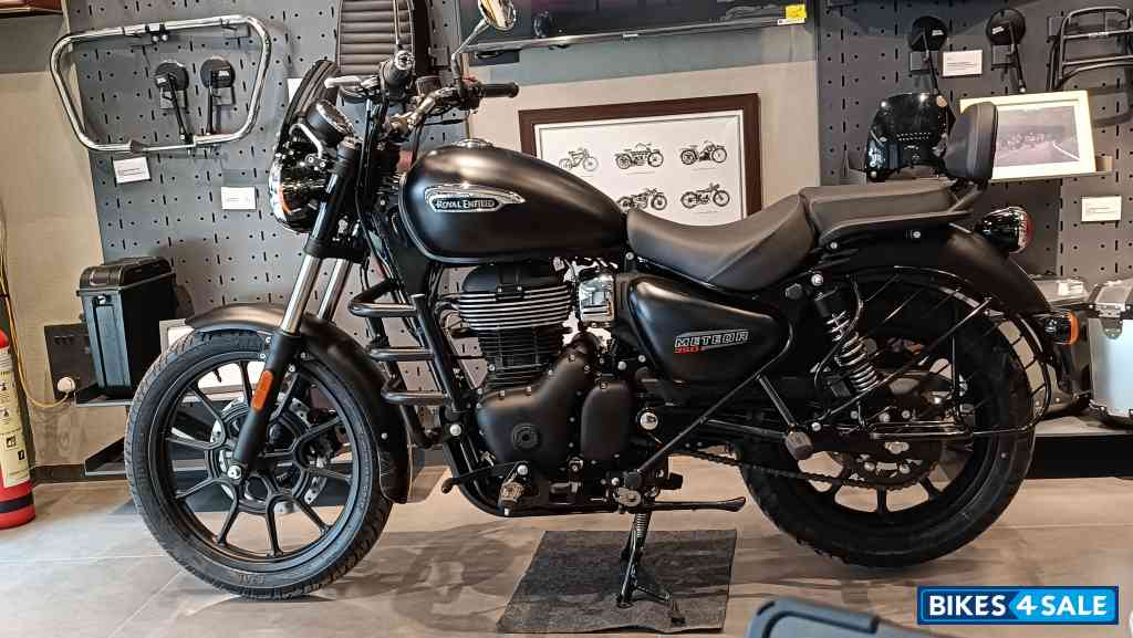Black Royal Enfield Meteor 350 Stellar
