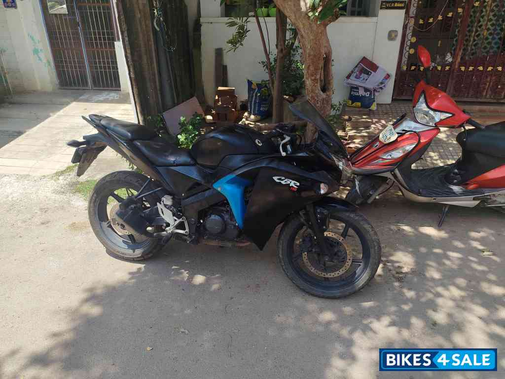 Black Honda CB150R StreetFire