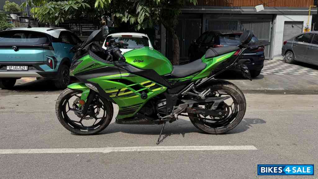 Kawasaki Ninja 300 BS6 2023