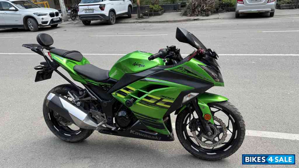 Kawasaki Ninja 300 BS6 2023