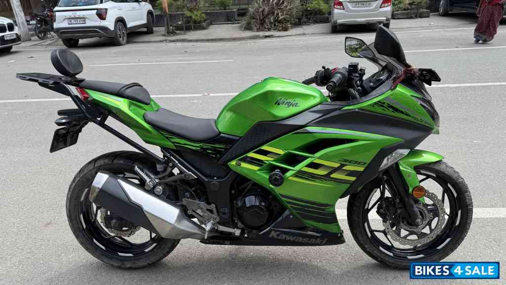 Kawasaki Ninja 300 BS6 2023
