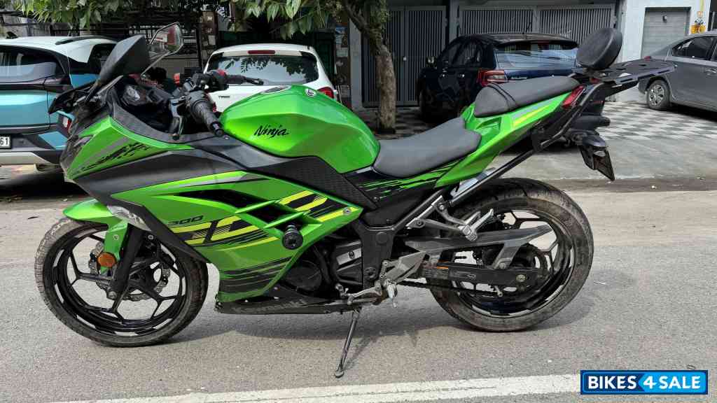 Kawasaki Ninja 300 BS6 2023