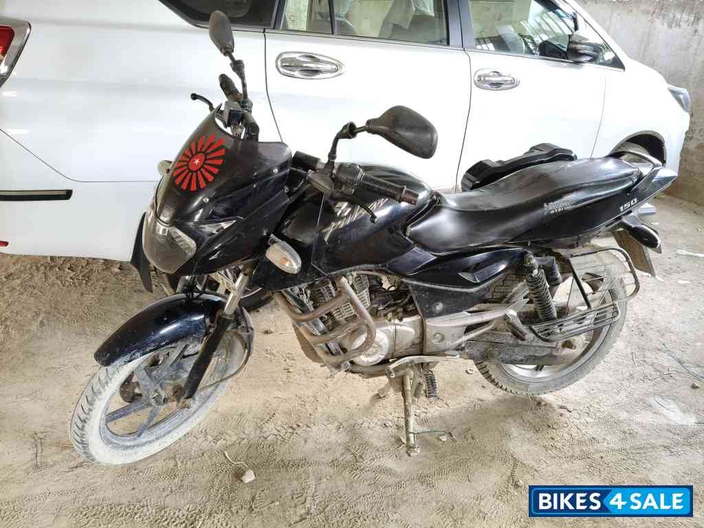 Black Bajaj Pulsar 150 DTSi