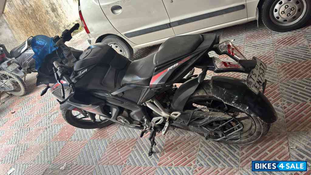 Bajaj Pulsar RS 200