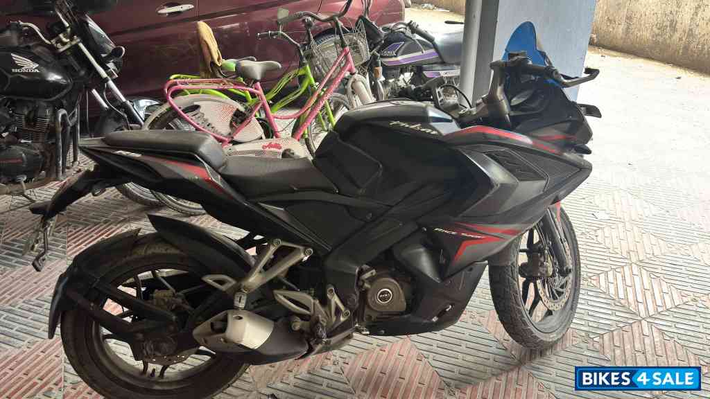 Bajaj Pulsar RS 200