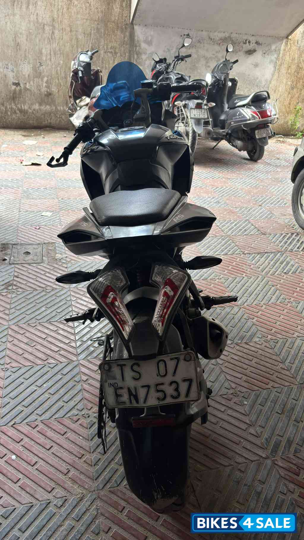 Bajaj Pulsar RS 200
