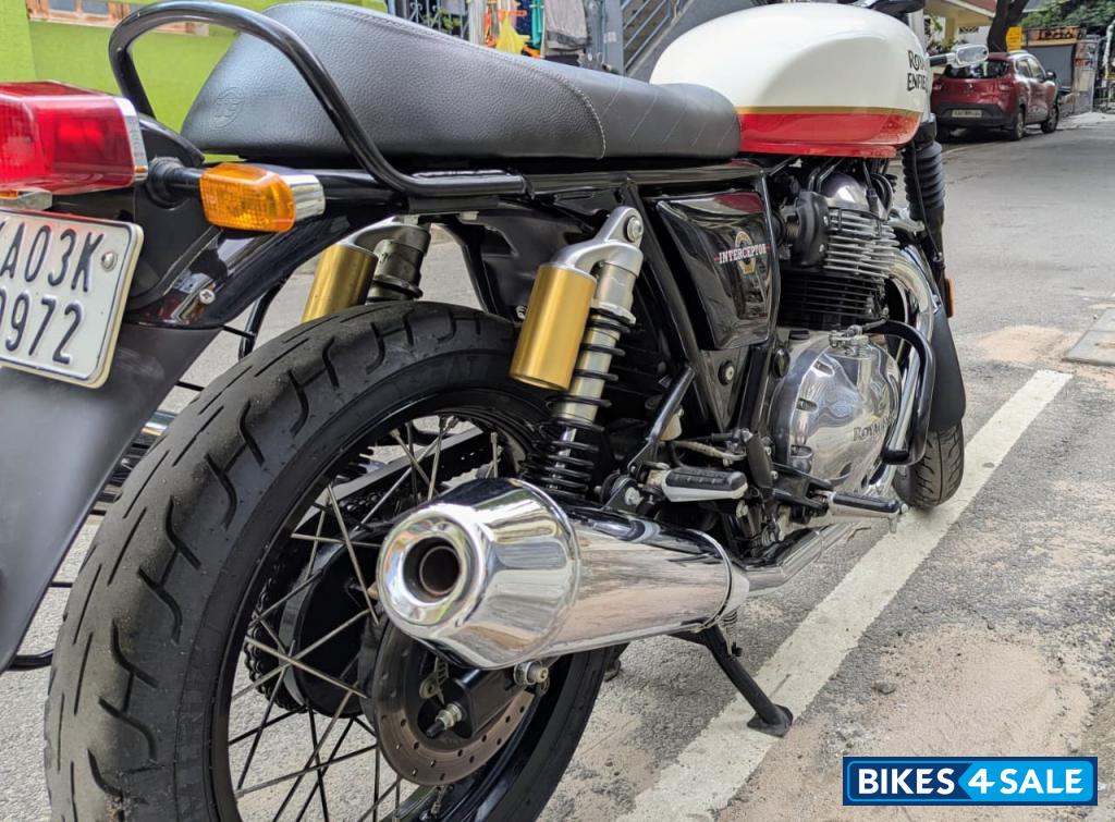 White Royal Enfield Interceptor 650 Twin