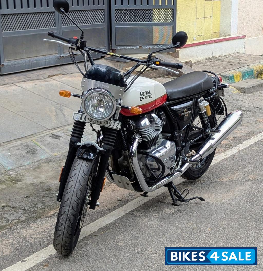 White Royal Enfield Interceptor 650 Twin