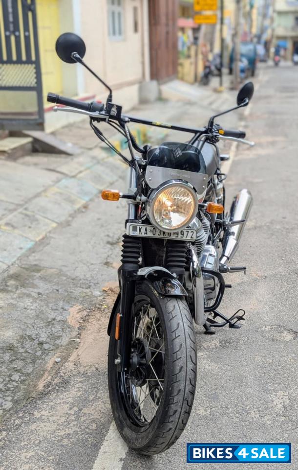 White Royal Enfield Interceptor 650 Twin