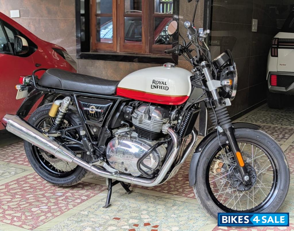 White Royal Enfield Interceptor 650 Twin