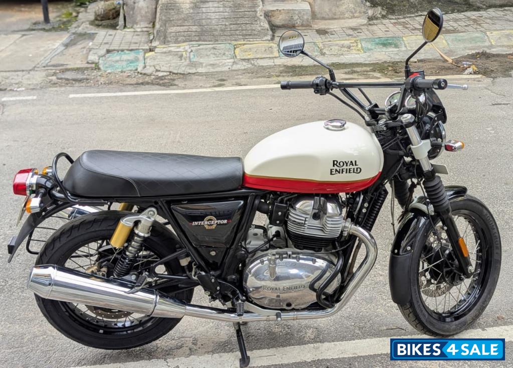 White Royal Enfield Interceptor 650 Twin